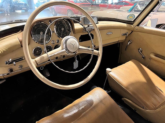 Mercedes-Benz 190 SL 9 of 12