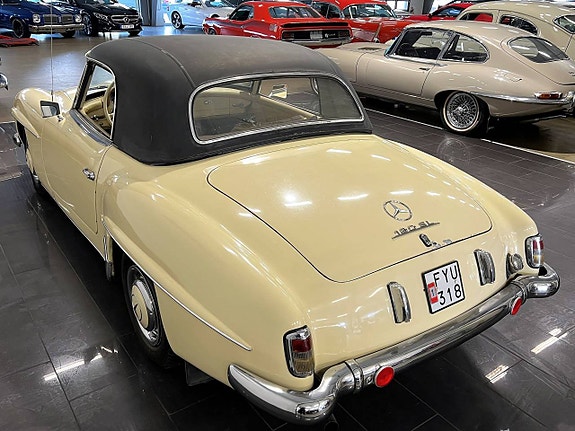 Mercedes-Benz 190 SL 6 of 12