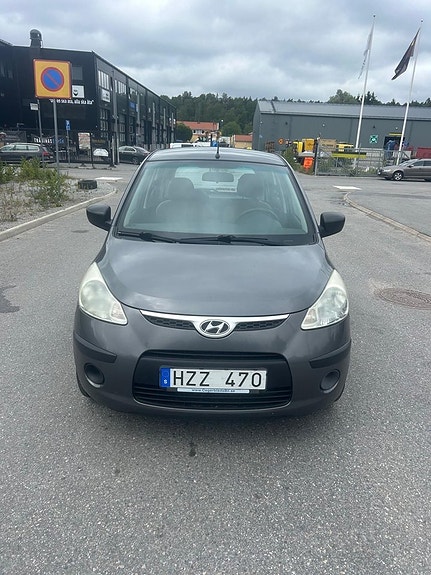 Hyundai i10 2 of 5