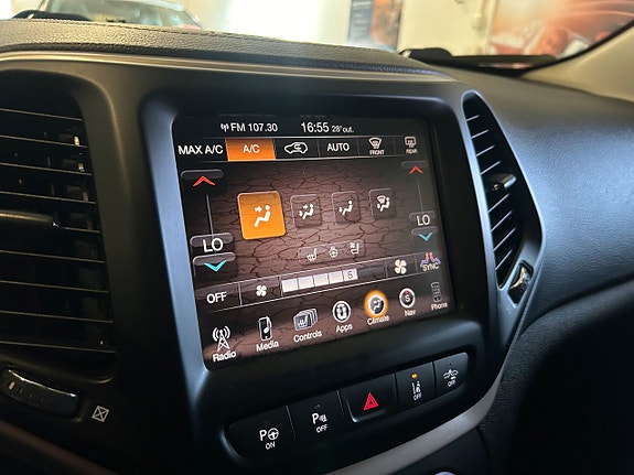Jeep Cherokee 20 of 26