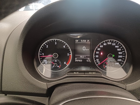 Volkswagen Amarok 12 of 15