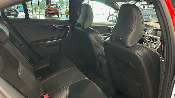 Volvo S60 7 of 14