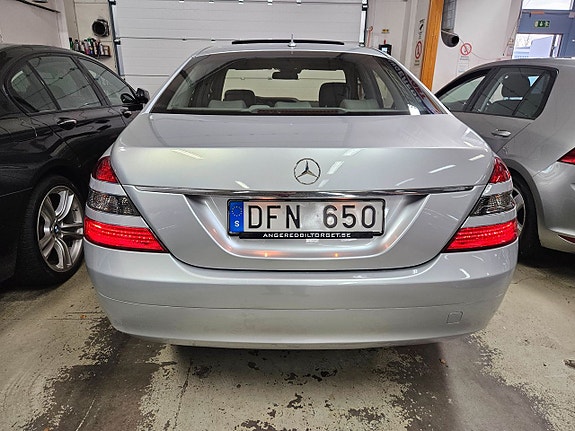 Mercedes-Benz S500 6 of 17