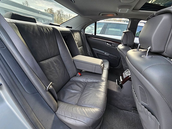 Mercedes-Benz S500 11 of 17