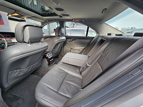 Mercedes-Benz S500 13 of 17