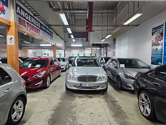 Mercedes-Benz S500 4 of 5