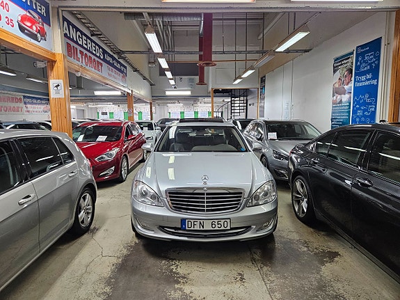 Mercedes-Benz S500 3 of 5
