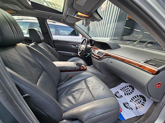 Mercedes-Benz S500 8 of 17