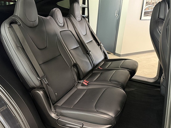 Tesla Model X 9 of 15