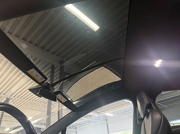 Tesla Model X 15 of 15