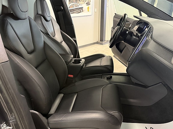 Tesla Model X 10 of 15