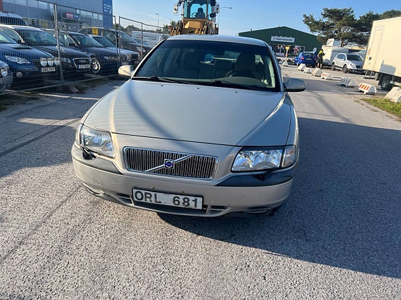 Volvo S80 2 of 5