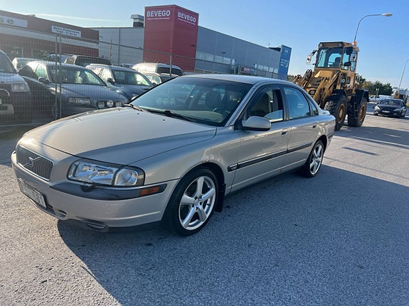 Volvo S80 3 of 5