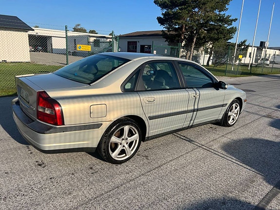Volvo S80 4 of 5