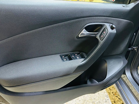 Volkswagen Polo 19 of 24