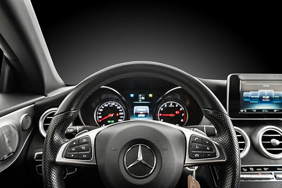 Mercedes-Benz C200 11 of 22