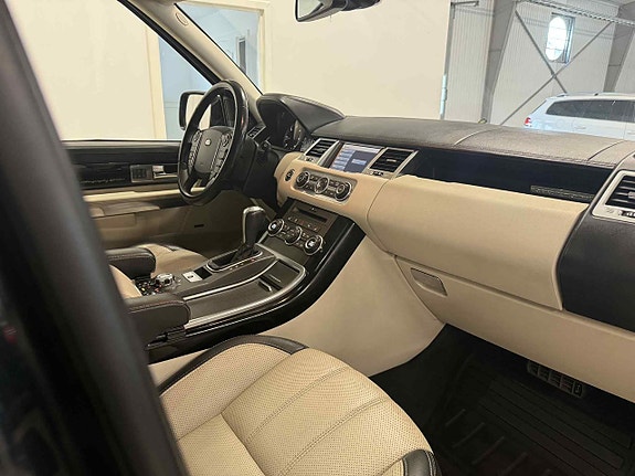 Land Rover Range Rover Sport 24 of 24