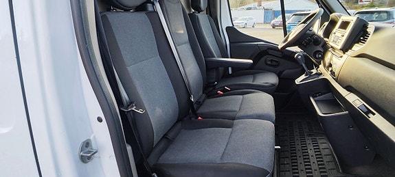 Nissan NV400 6 of 8