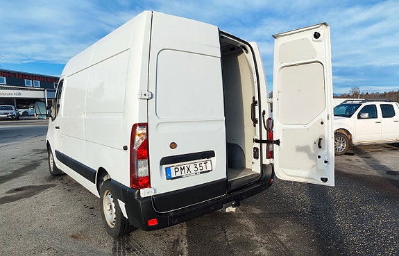 Nissan NV400 8 of 8