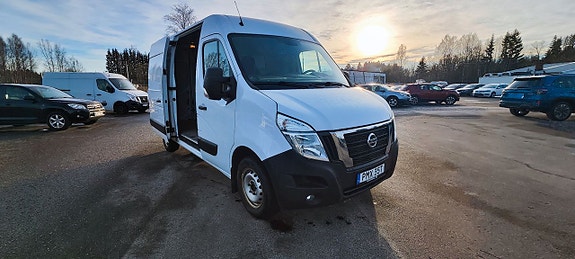 Nissan NV400 4 of 5