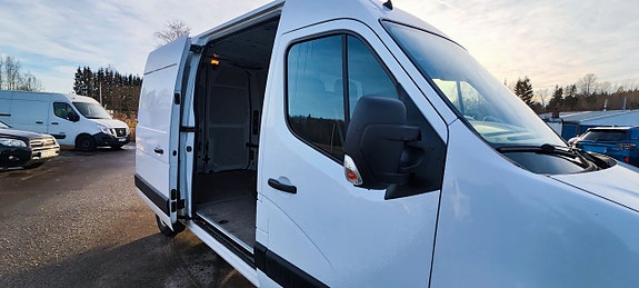 Nissan NV400 7 of 8