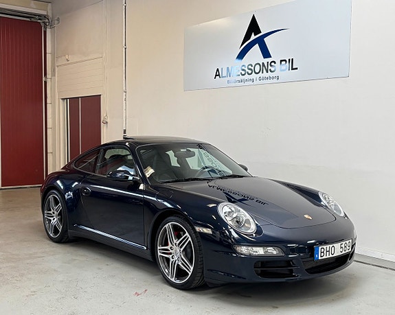 Porsche 911 Carrera 4S 3 of 5