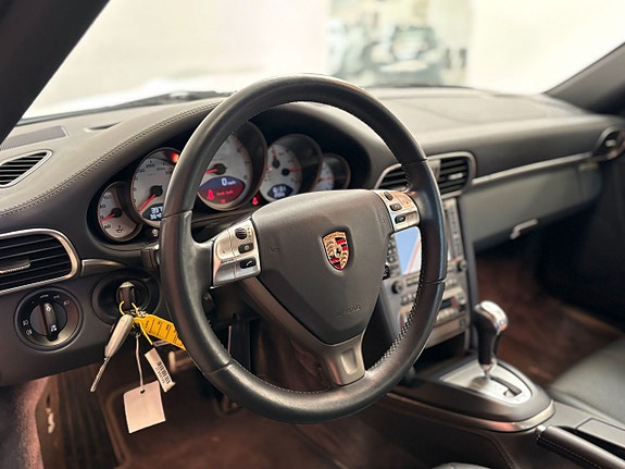 Porsche 911 Carrera 4S 11 of 21