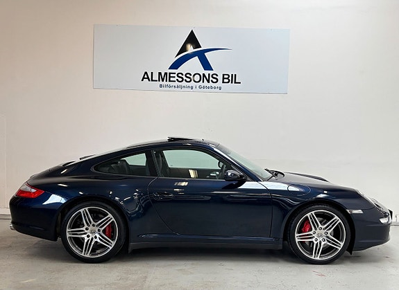 Porsche 911 Carrera 4S 4 of 5