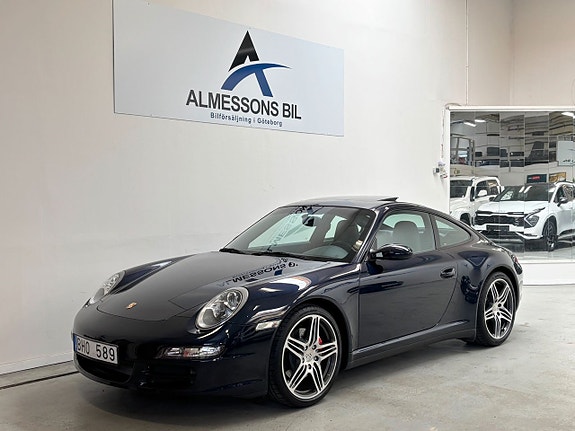 Porsche 911 Carrera 4S 2 of 5