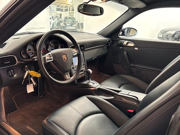 Porsche 911 Carrera 4S 10 of 21