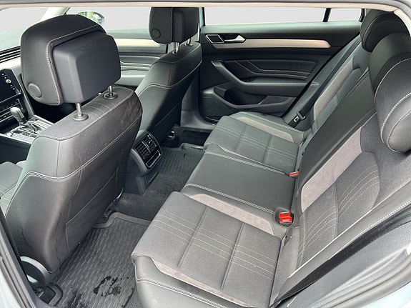Volkswagen Passat Alltrack 12 of 16