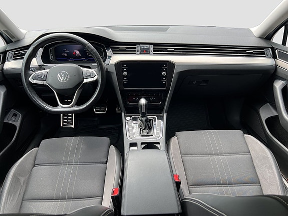 Volkswagen Passat Alltrack 10 of 16