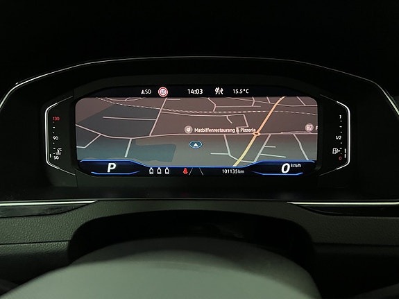 Volkswagen Passat Alltrack 14 of 16