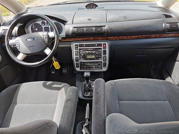 Ford Galaxy 9 of 11