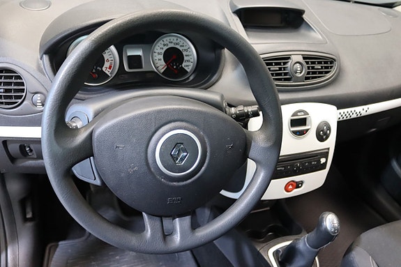 Renault Clio 16 of 21