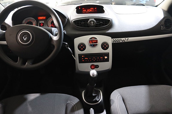 Renault Clio 19 of 21