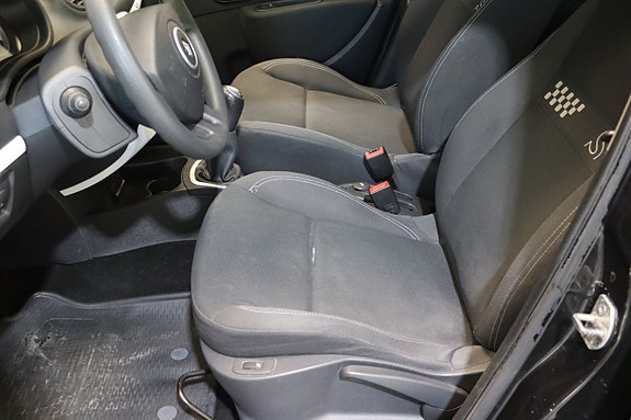 Renault Clio 14 of 21