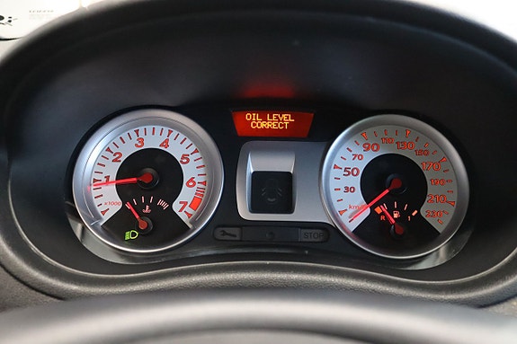 Renault Clio 17 of 21