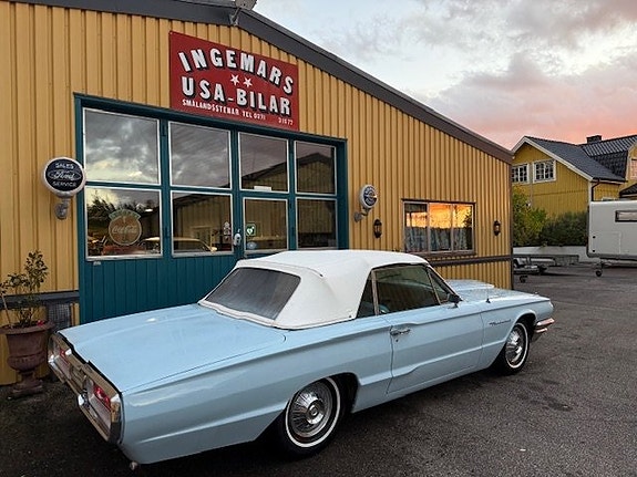 Ford Thunderbird 6 of 8