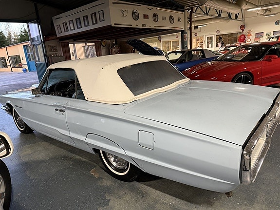 Ford Thunderbird 7 of 8