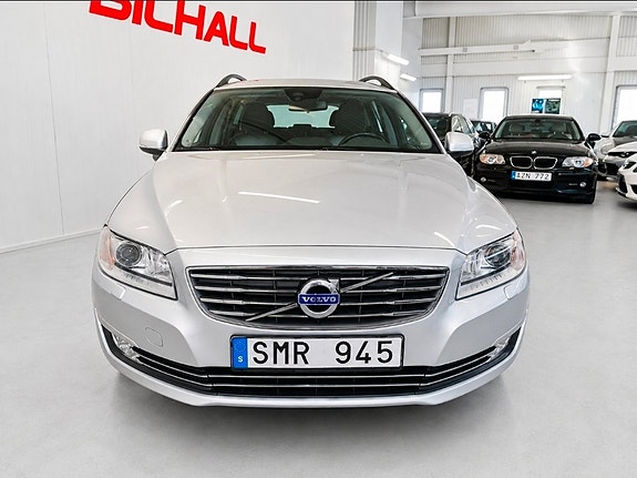 Volvo V70 2 of 12