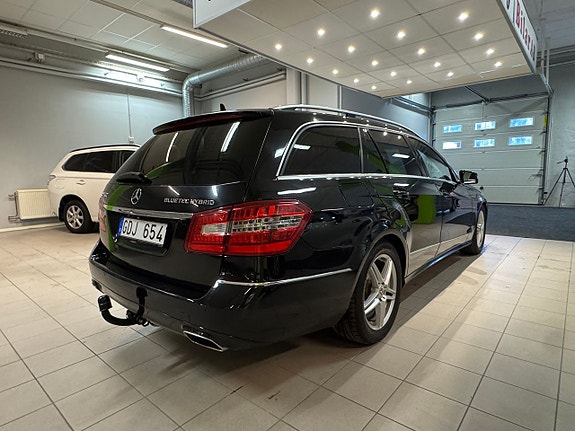 Mercedes-Benz E300 5 of 12