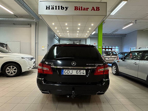 Mercedes-Benz E300 6 of 12