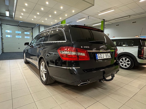 Mercedes-Benz E300 7 of 12