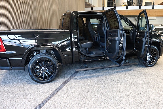 Dodge RAM 1500 10 of 16