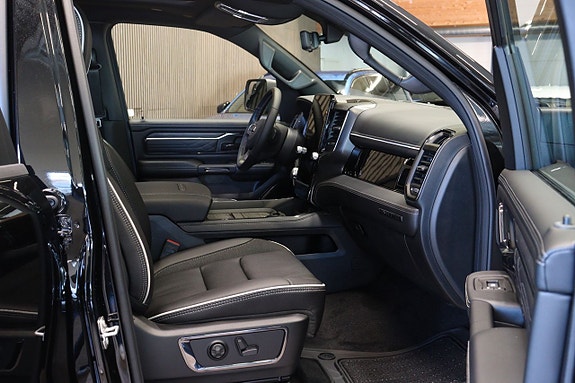 Dodge RAM 1500 8 of 16