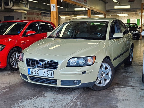 Volvo S40 2 of 13