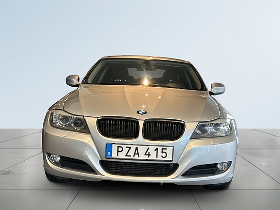 BMW 320 2 of 5