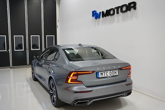 Volvo S60 4 of 5