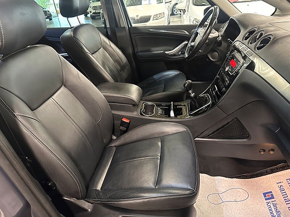 Ford S-MAX 9 of 17